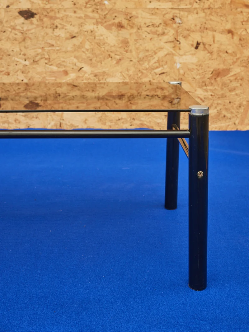 Donna, la table basse en verre fumé N°1014