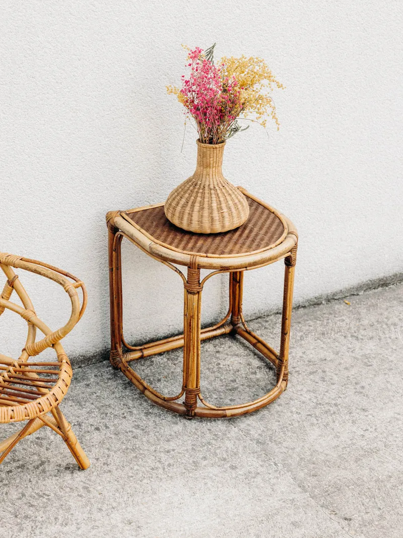 Francine, la table d'appoint en bambou tressé N°1014
