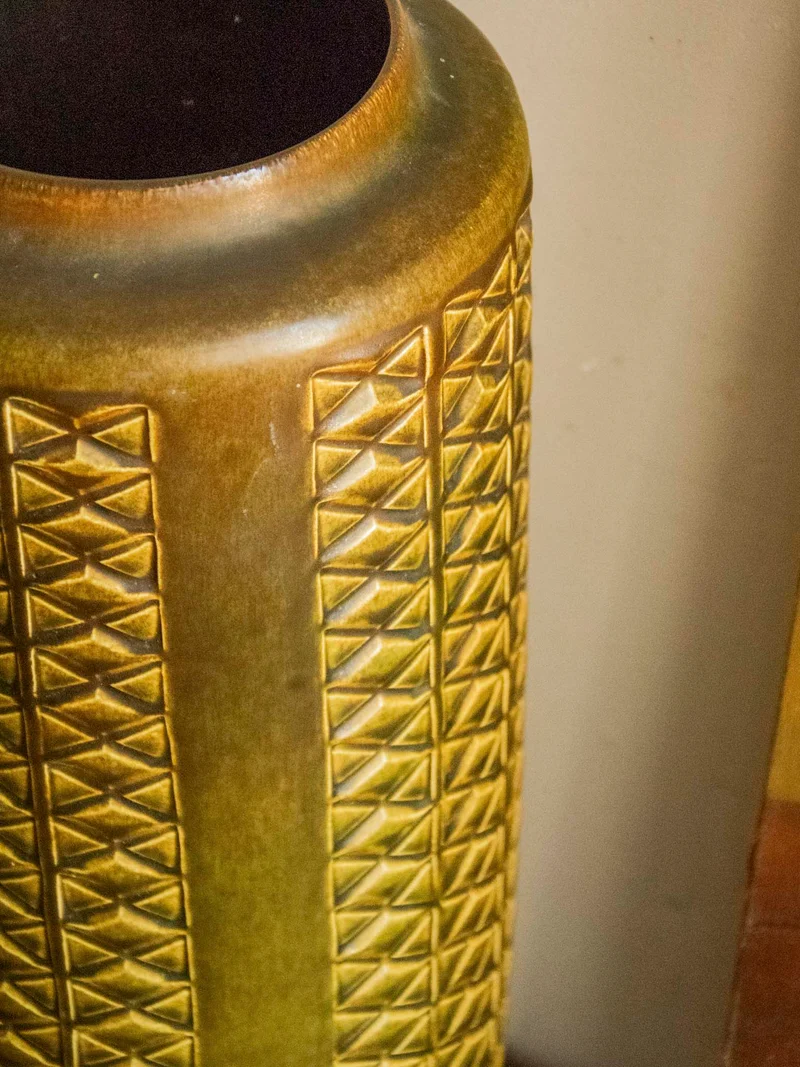 Edmond, le long vase à motifs géométriques N°179