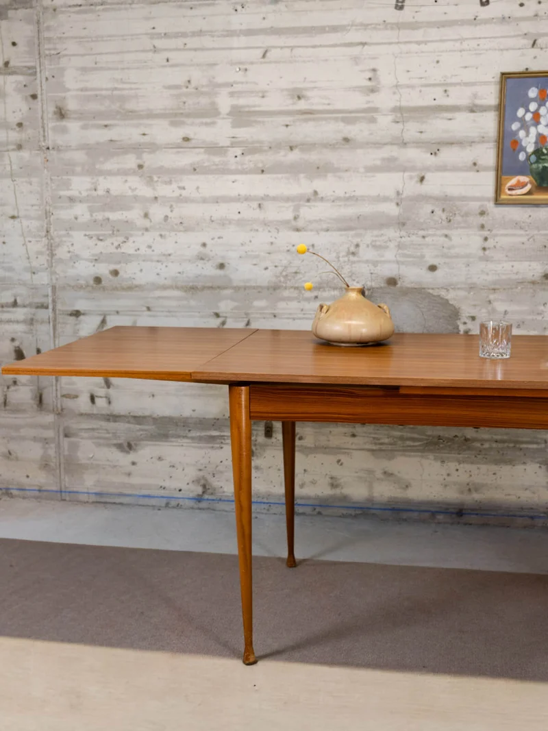 Karla, la table à manger scandinave en bois N°1184
