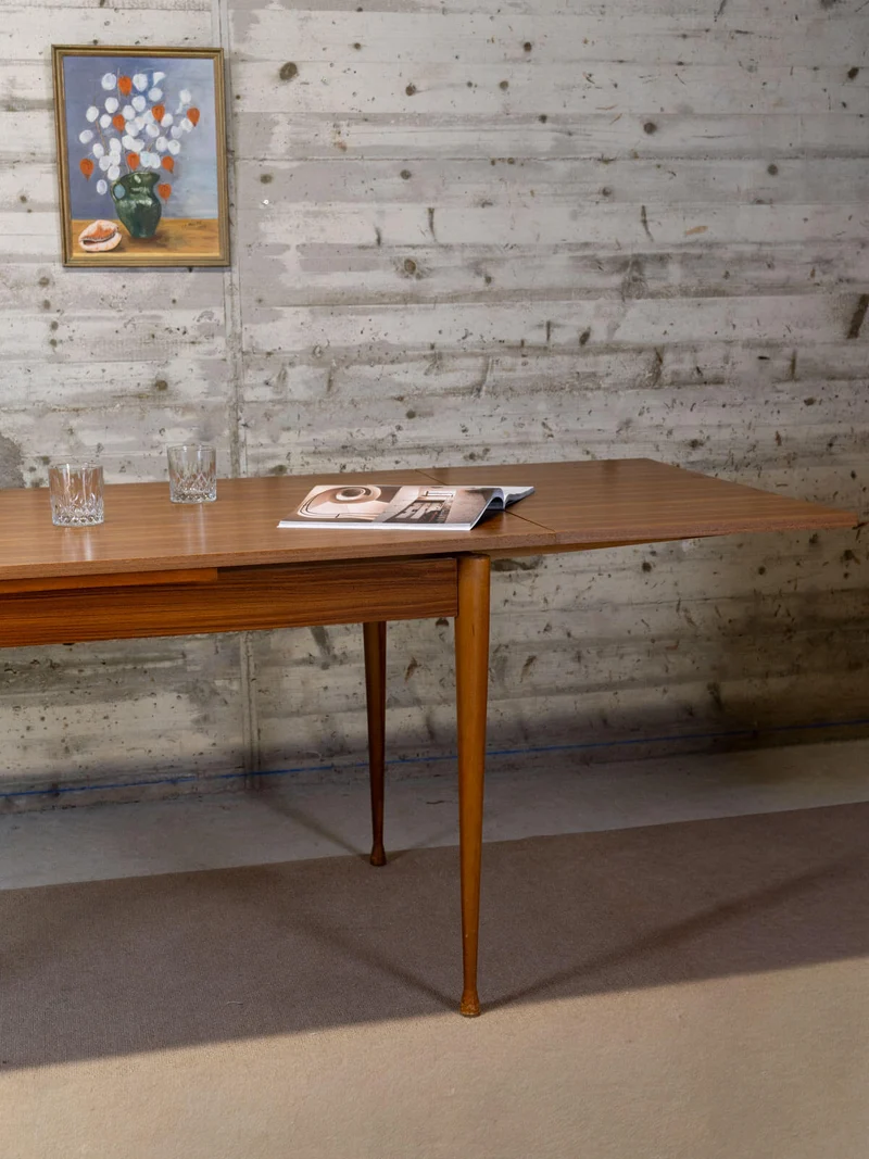 Karla, la table à manger scandinave en bois N°1184