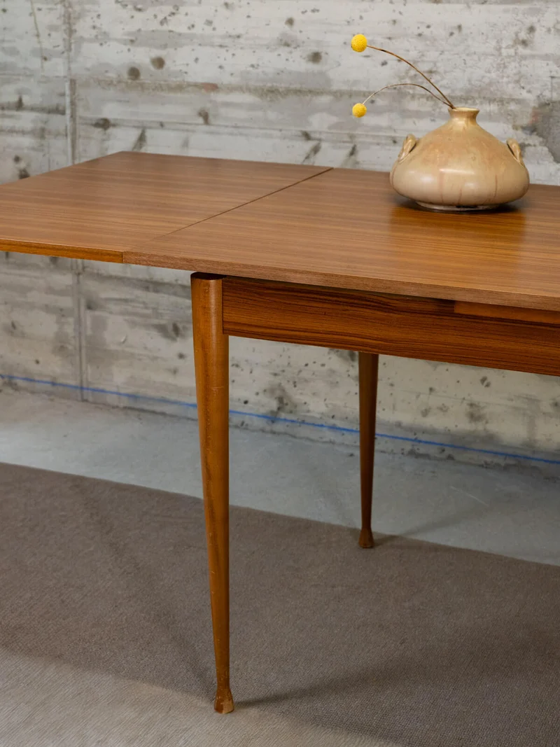 Karla, la table à manger scandinave en bois N°1184
