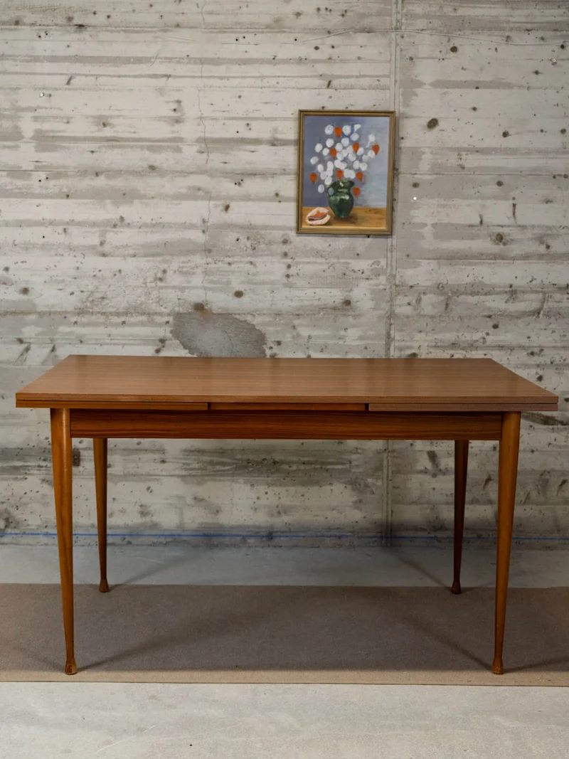 Karla, la table à manger scandinave en bois N°1184