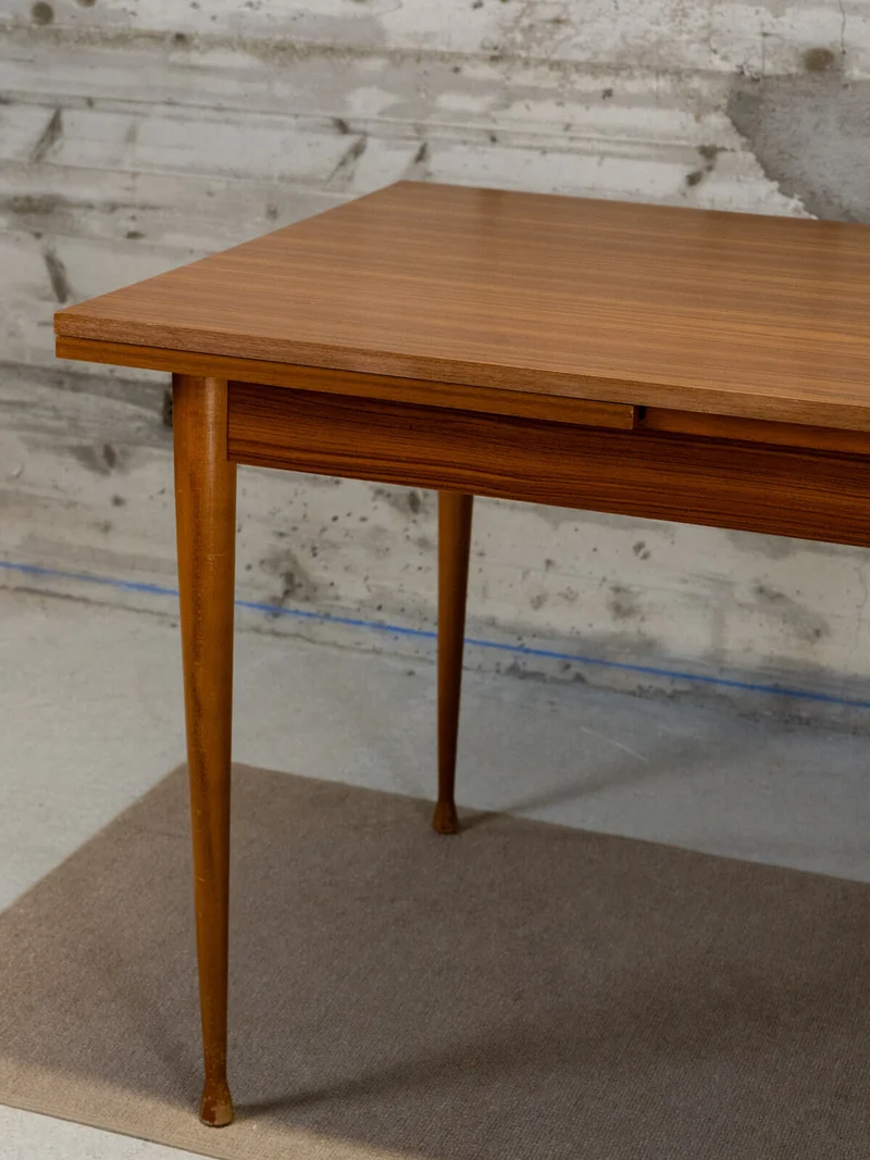 Karla, la table à manger scandinave en bois N°1184