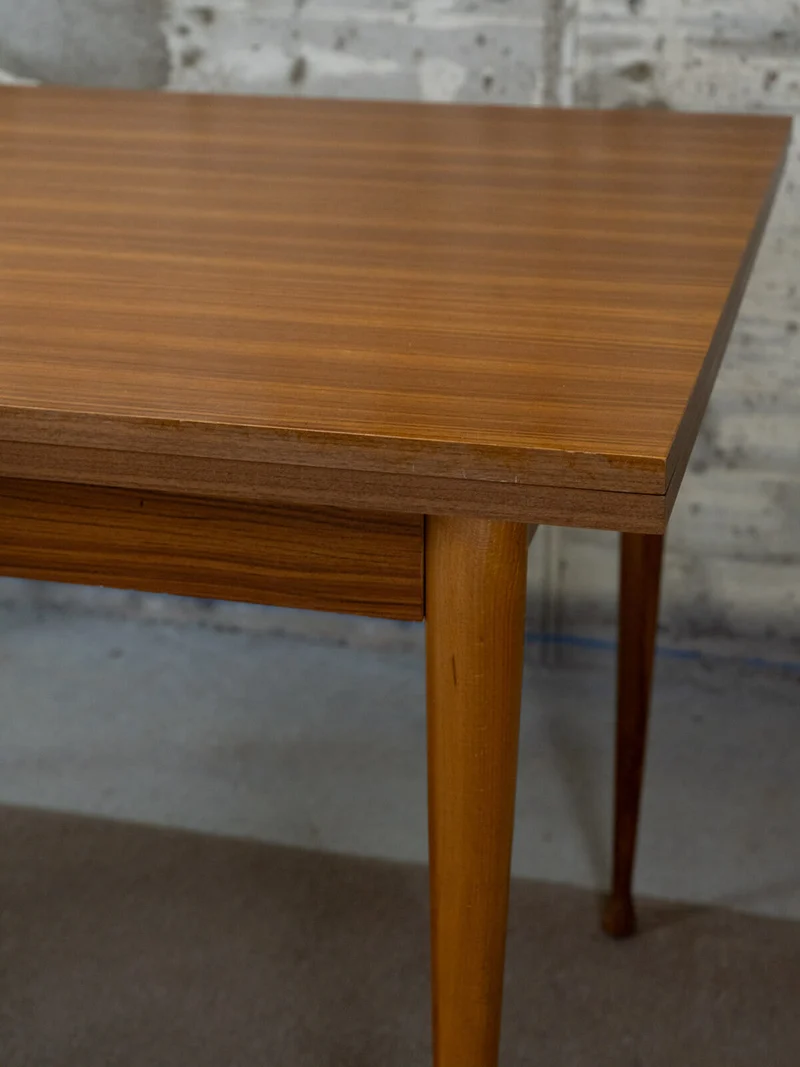 Karla, la table à manger scandinave en bois N°1184