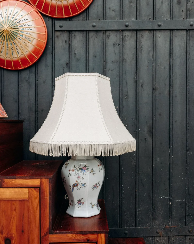 Suzanne, la lampe en céramique à franges N°573