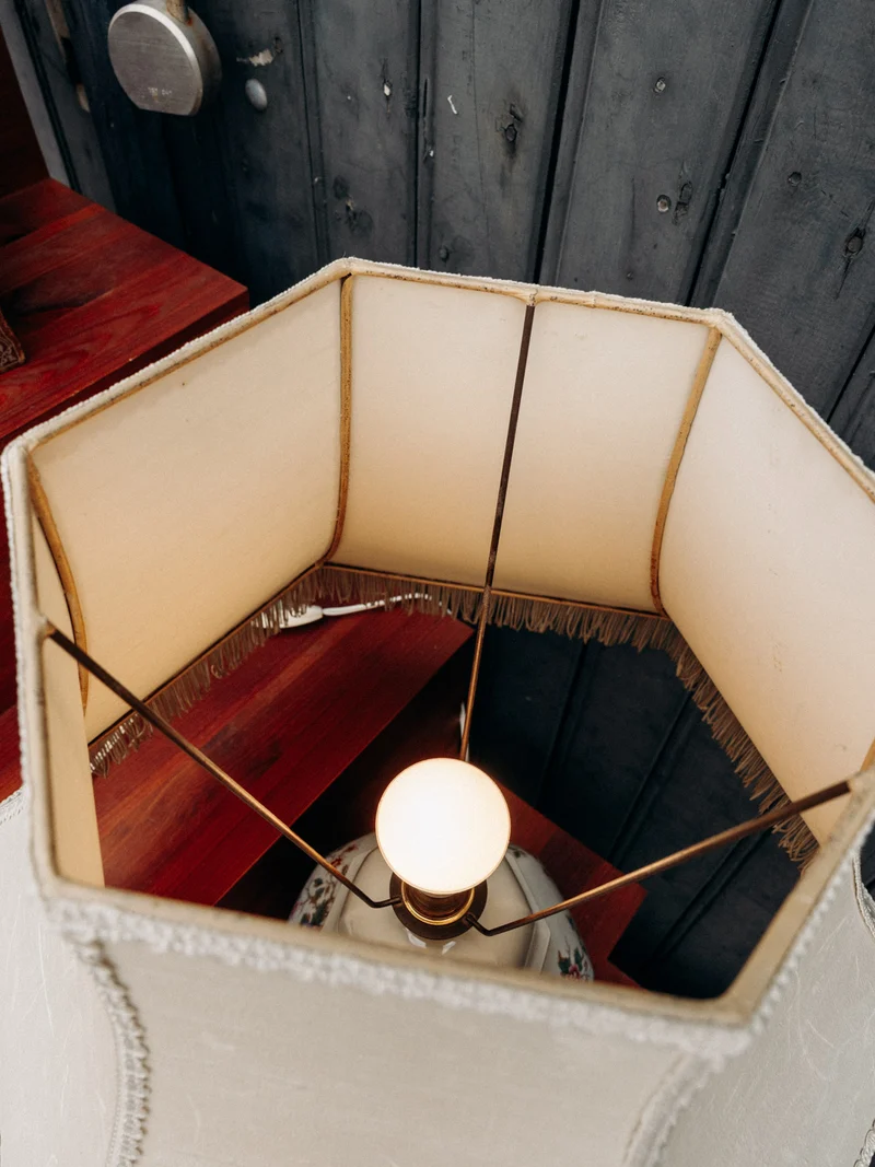 Suzanne, la lampe en céramique à franges N°573