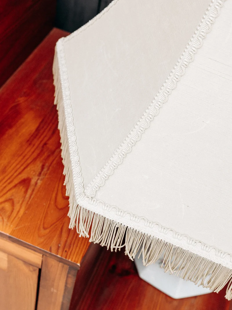 Suzanne, la lampe en céramique à franges N°573
