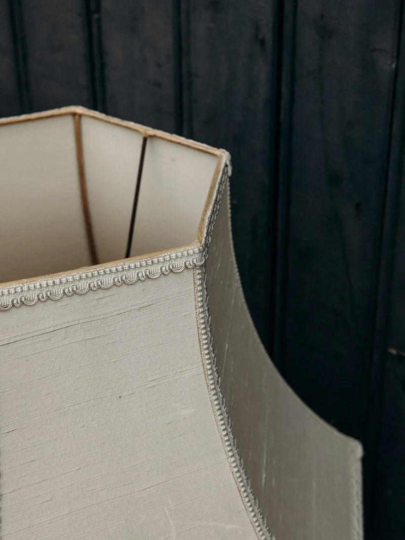 Suzanne, la lampe en céramique à franges N°573