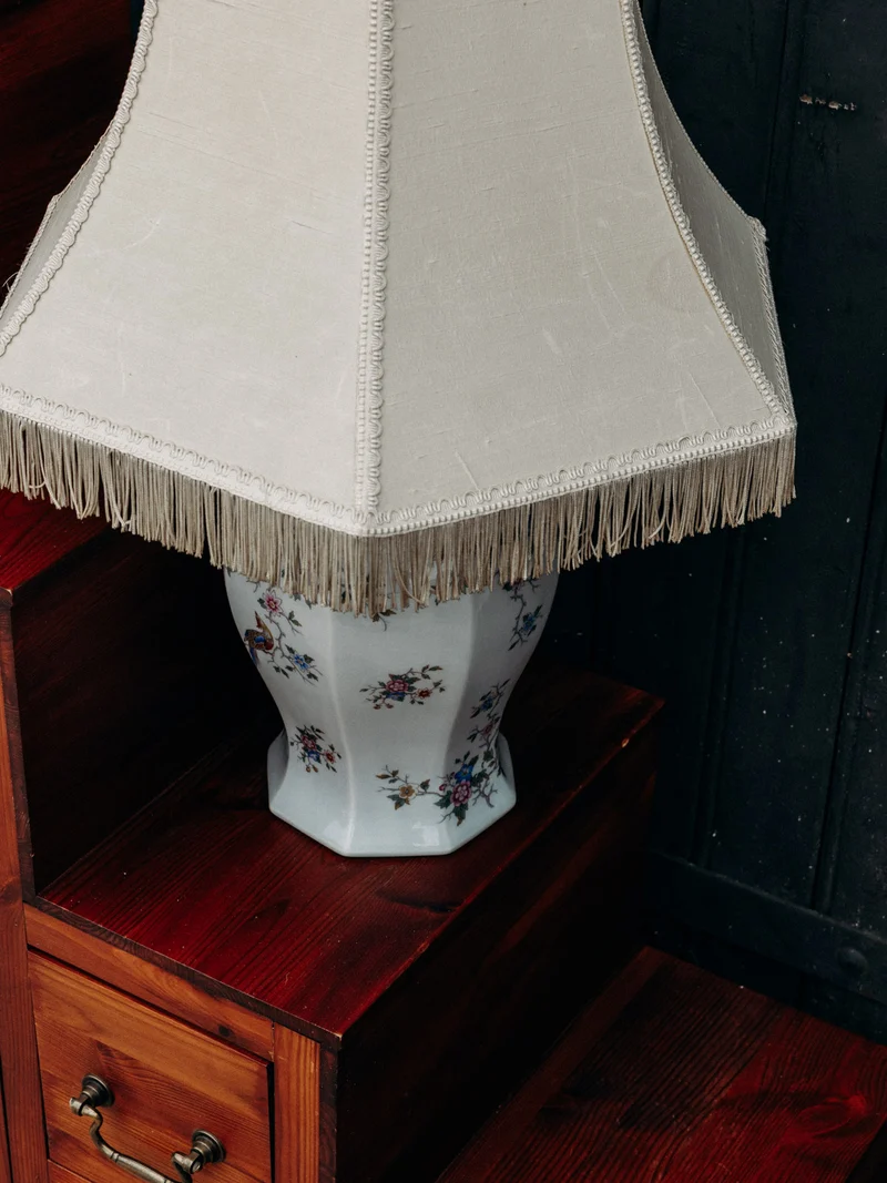 Suzanne, la lampe en céramique à franges N°573