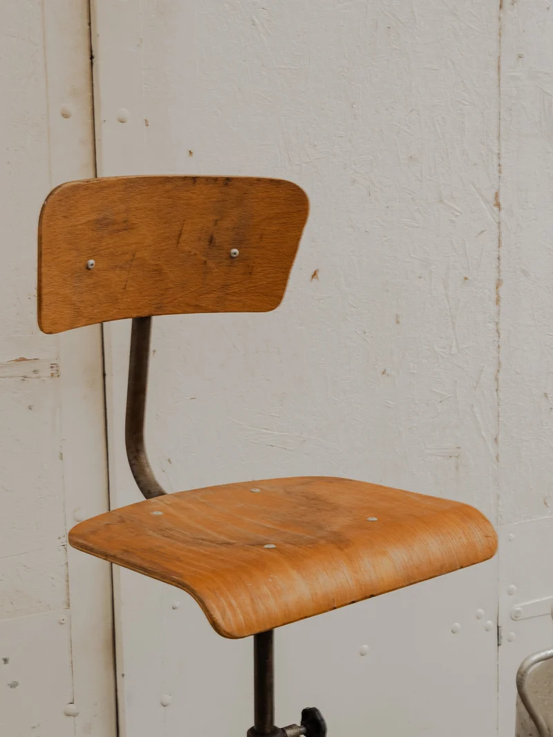 Claude, la chaise d'atelier en bois et métal N°1297