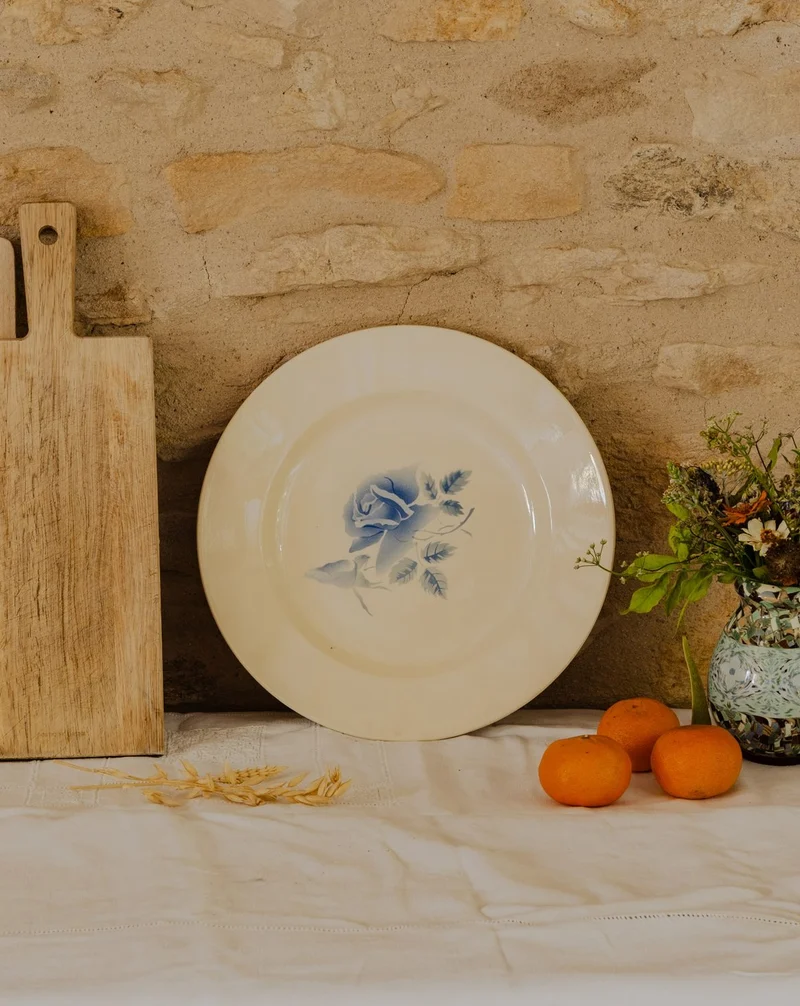 Nestor, le plat rond en faïence N°656