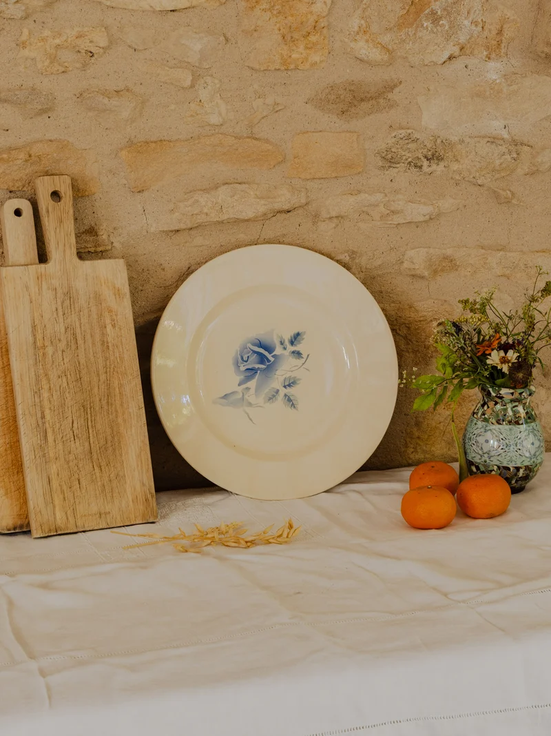 Nestor, le plat rond en faïence N°656