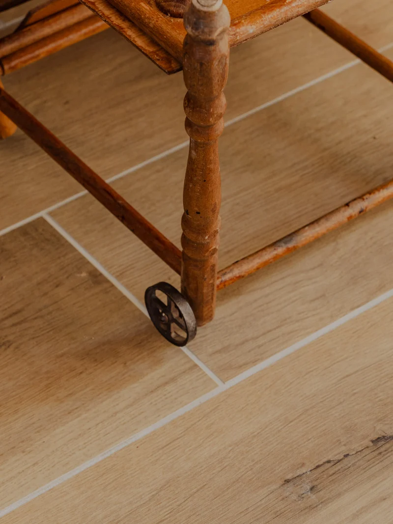 Alix, la chaise pour poupée en bois N°1059