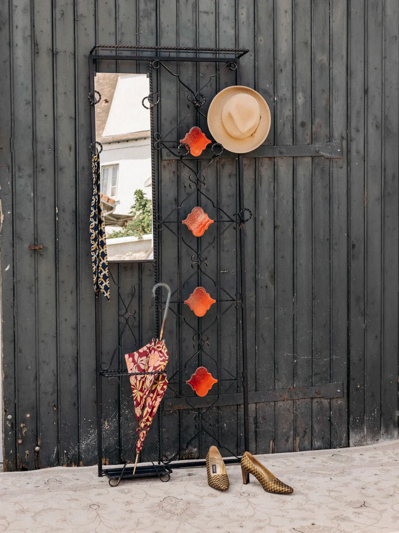 Charlie, le porte-manteau en fer forgé avec un miroir intégré N°223