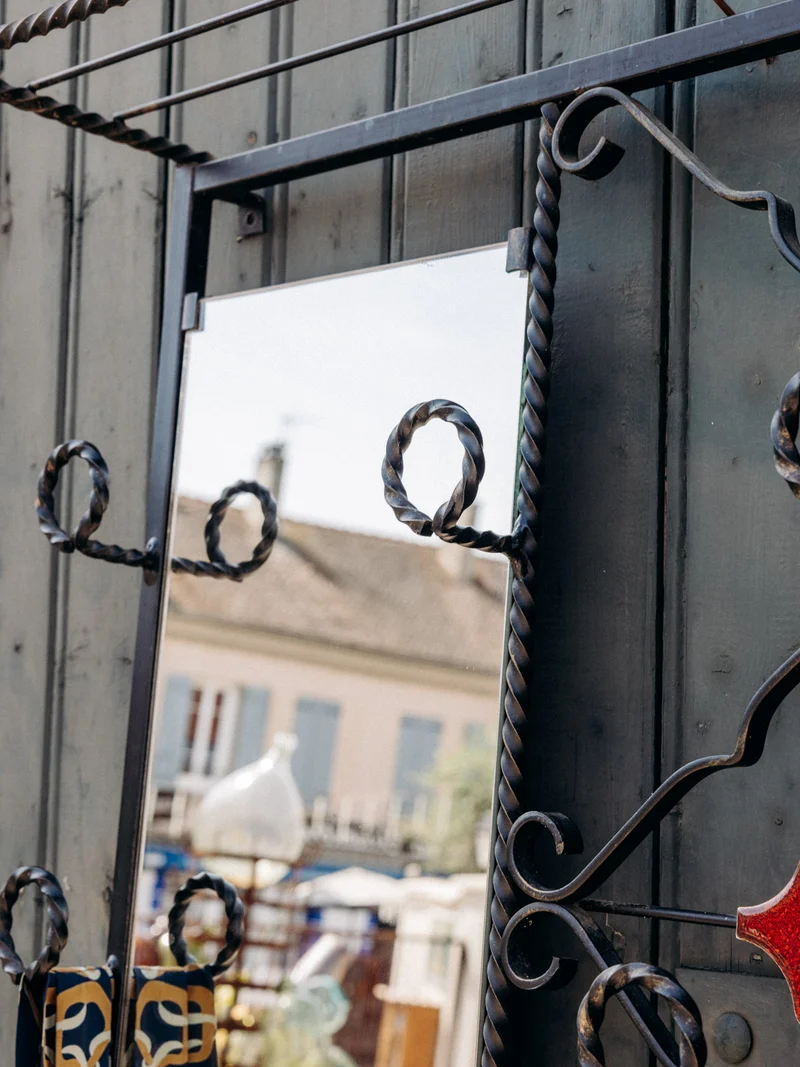 Charlie, le porte-manteau en fer forgé avec un miroir intégré N°223