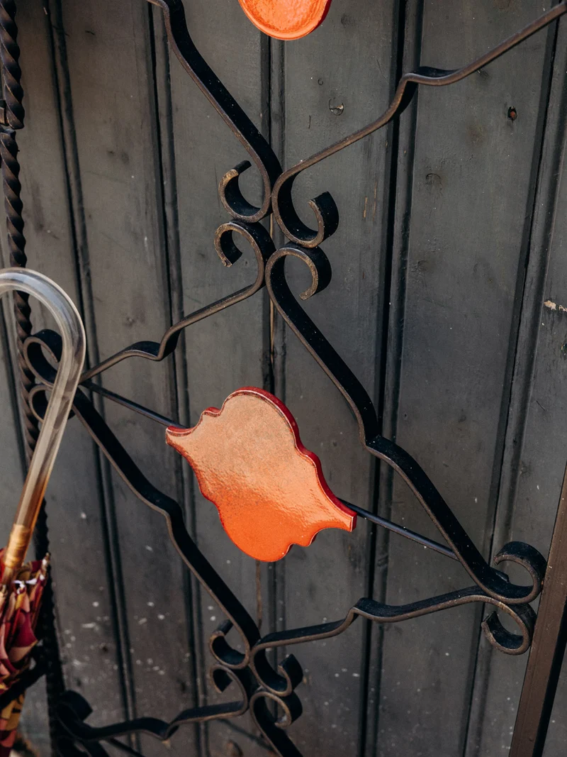 Charlie, le porte-manteau en fer forgé avec un miroir intégré N°223