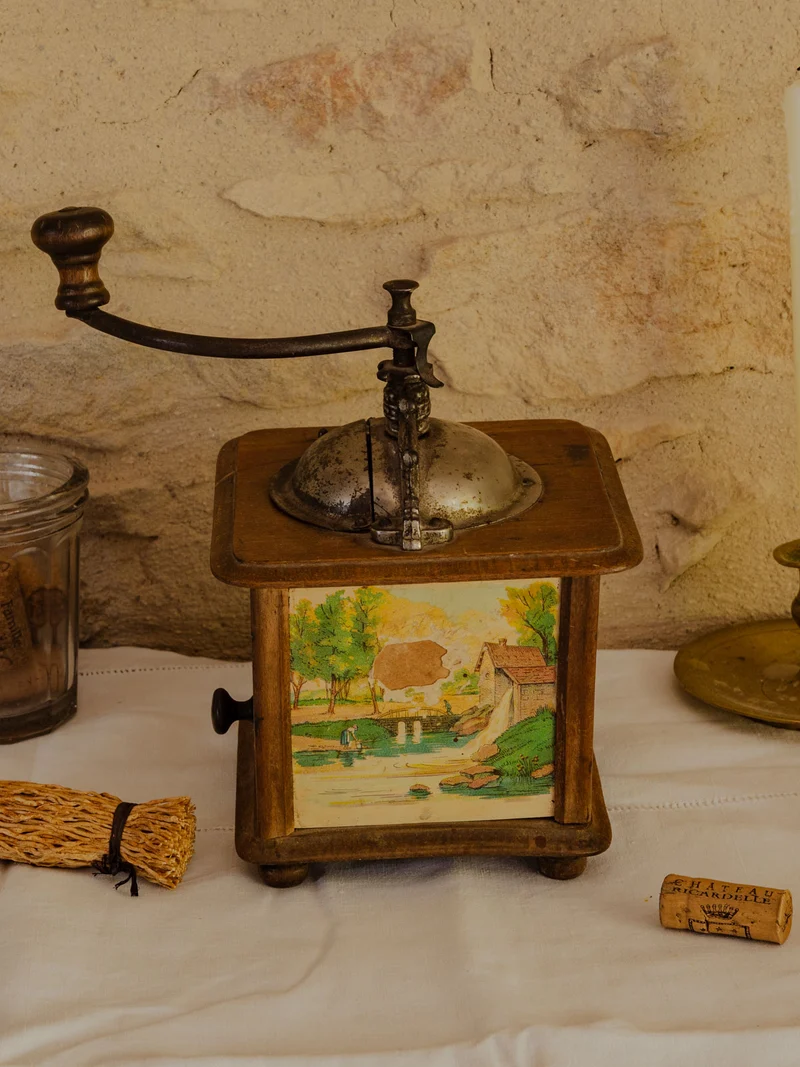 Alix, le moulin à café en bois N°1055