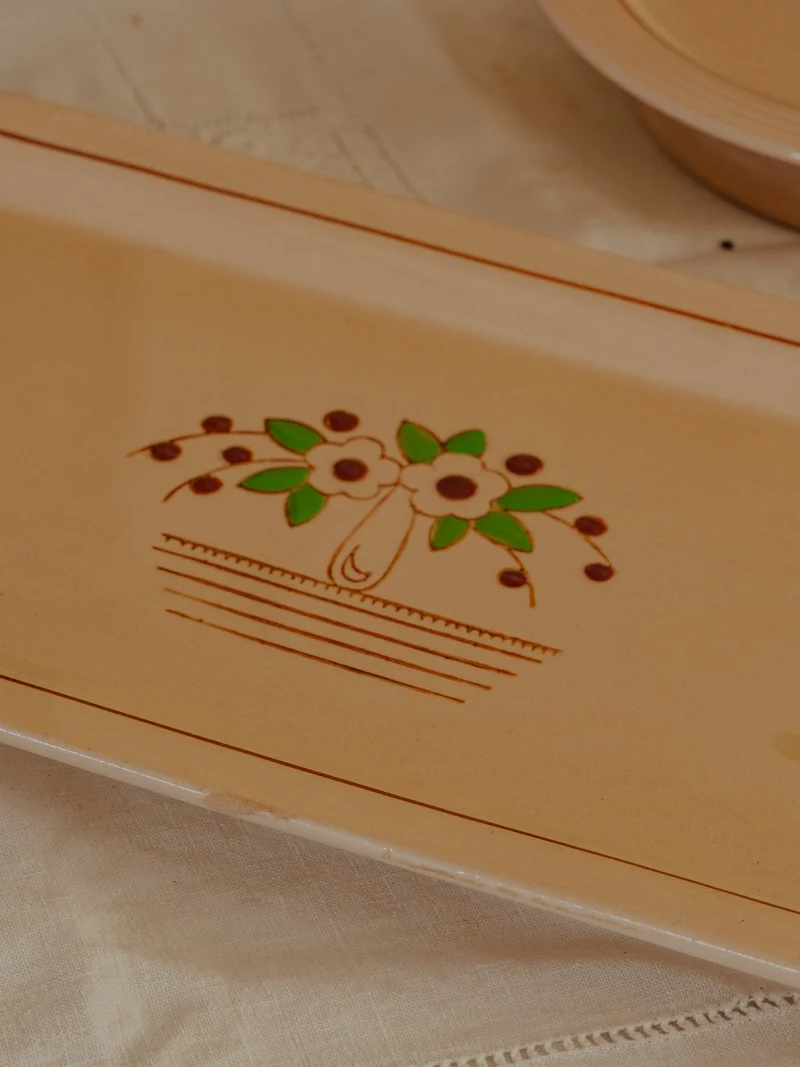Nestor, le lot de plats en faïence N°673