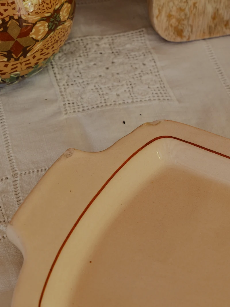 Nestor, le lot de plats en faïence N°673