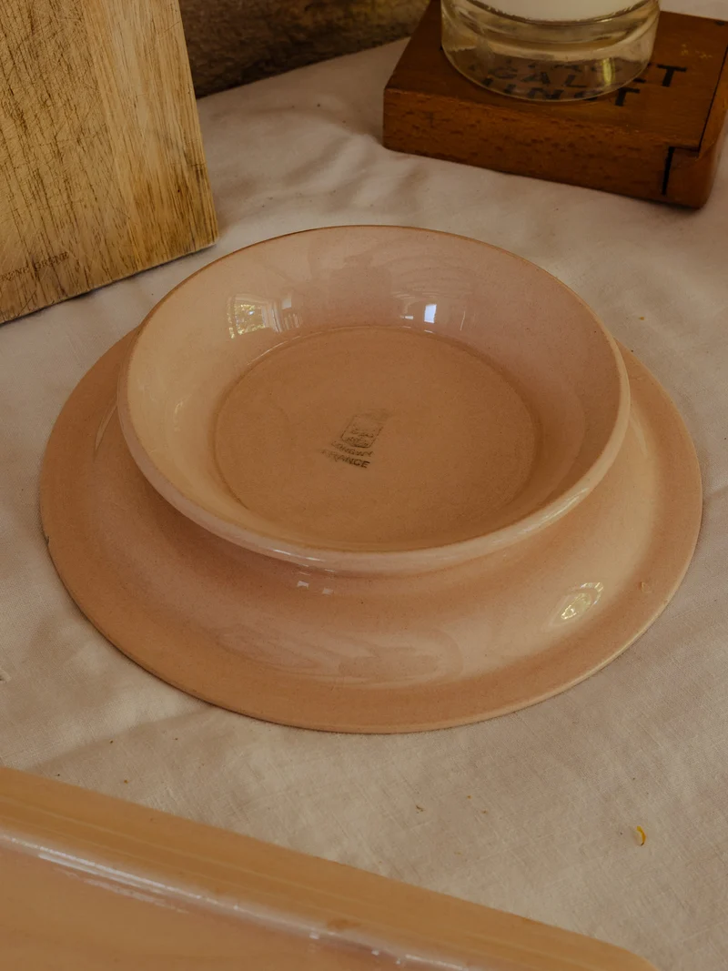 Nestor, le lot de plats en faïence N°673