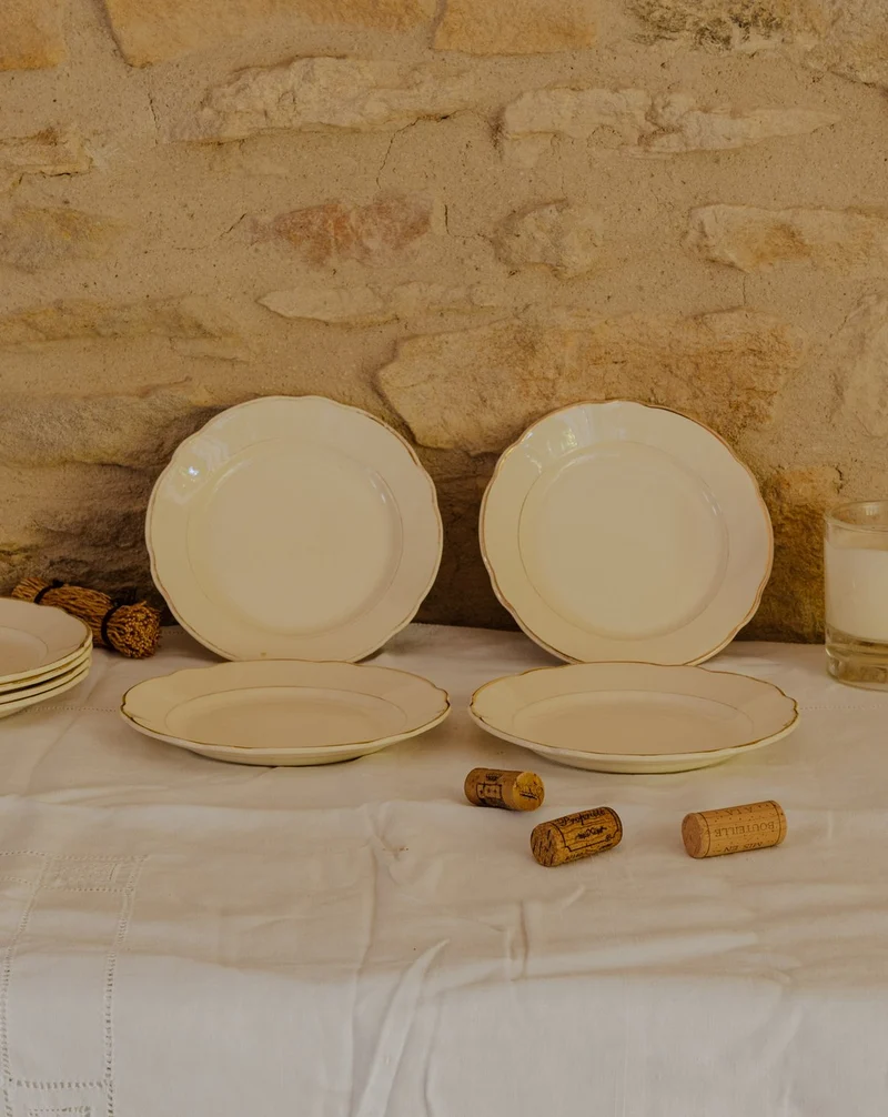 Antoinette, le lot de 8 assiettes en faïence N°304