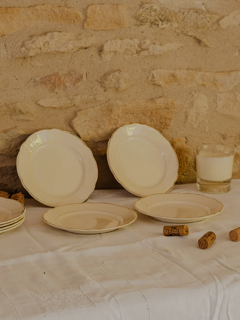 Antoinette, le lot de 8 assiettes en faïence N°304