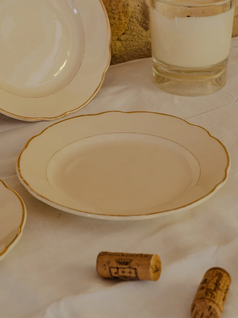 Antoinette, le lot de 8 assiettes en faïence N°304
