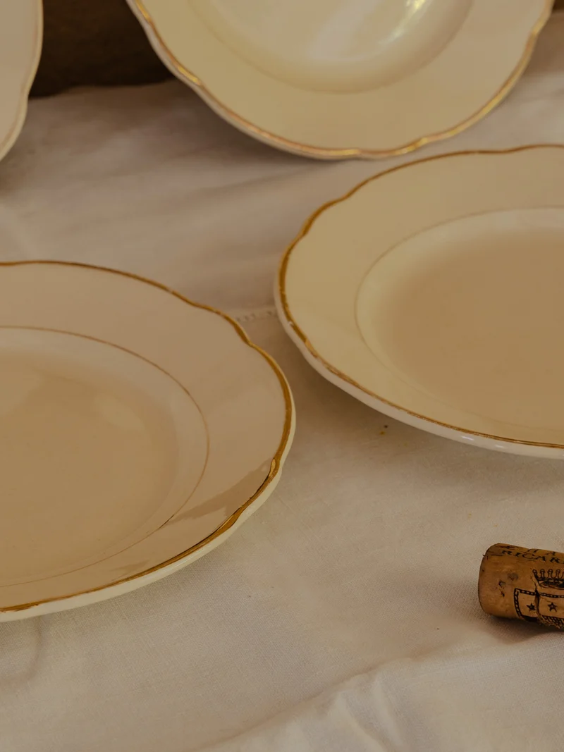 Antoinette, le lot de 8 assiettes en faïence N°304