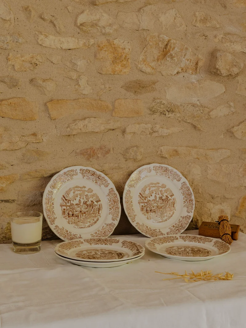 Antoinette, le lot de 5 assiettes en faïence N°303
