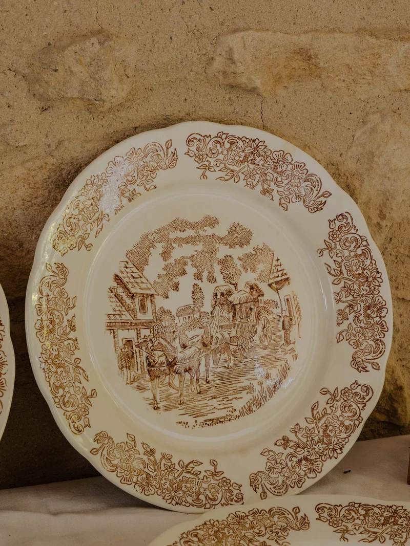 Antoinette, le lot de 5 assiettes en faïence N°303