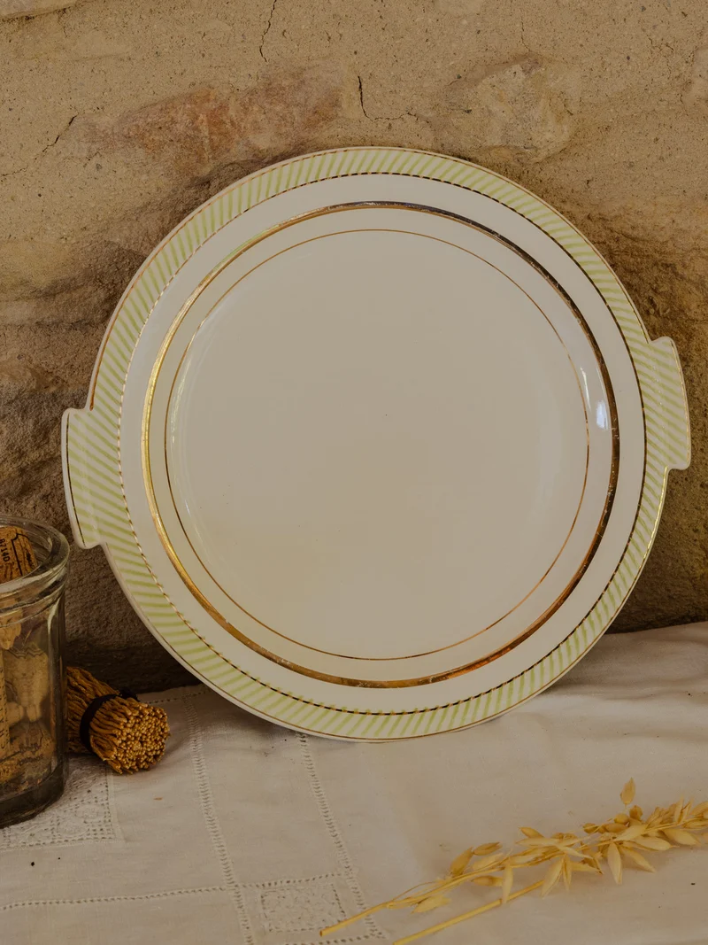 Nestor, le plat à gâteaux en porcelaine N°667