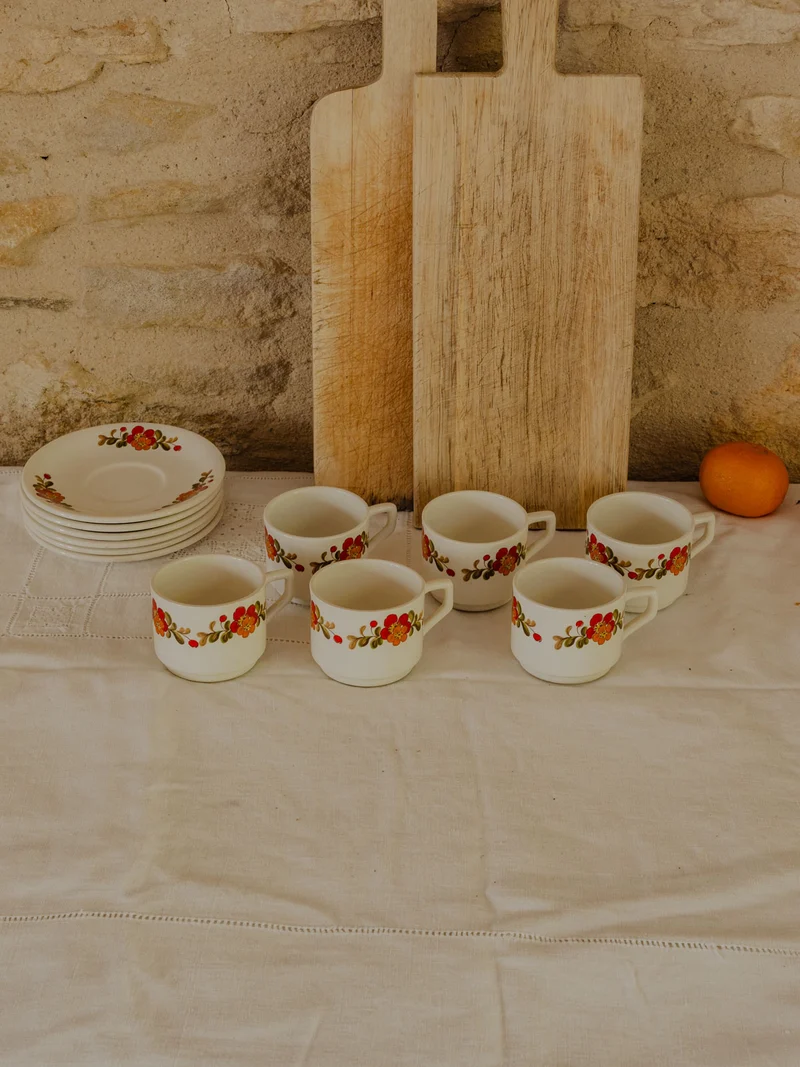 Léandre, le lot de 6 tasses vintage en faïence N°207