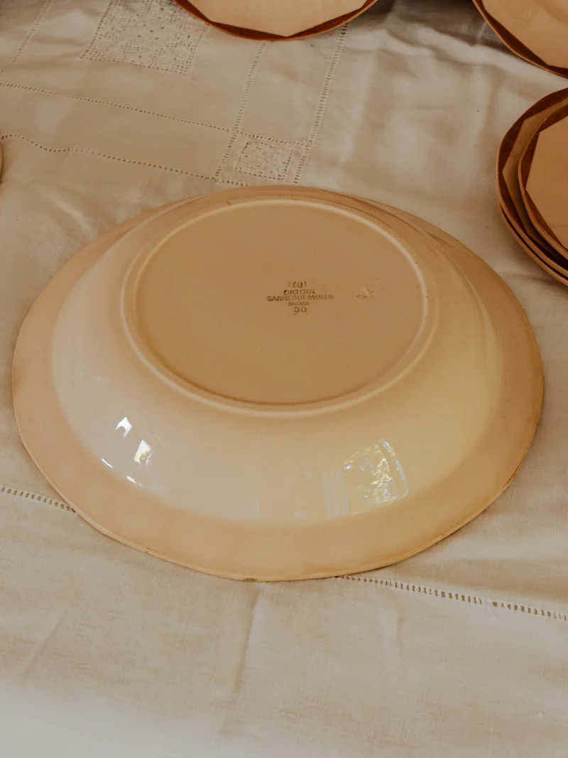 Nestor, le service de vaisselle en faïence N°657