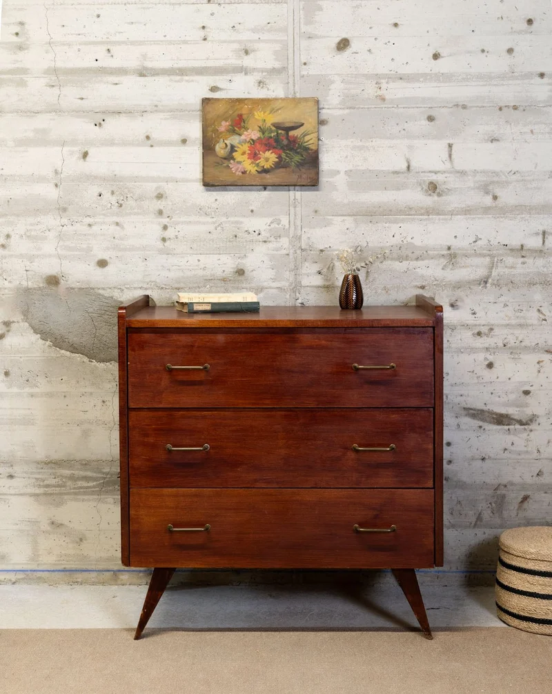 Olga, la commode en bois foncé N°663