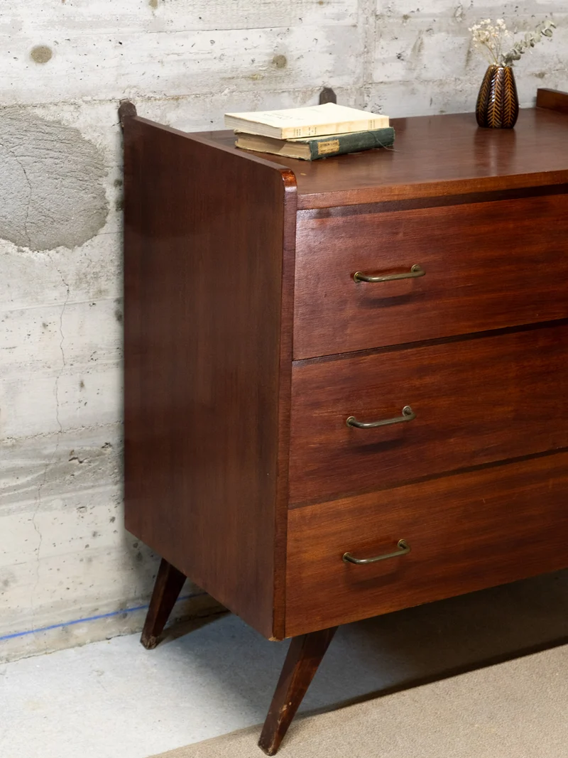 Olga, la commode en bois foncé N°663
