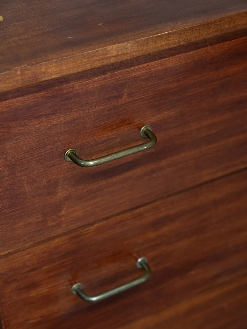 Olga, la commode en bois foncé N°663