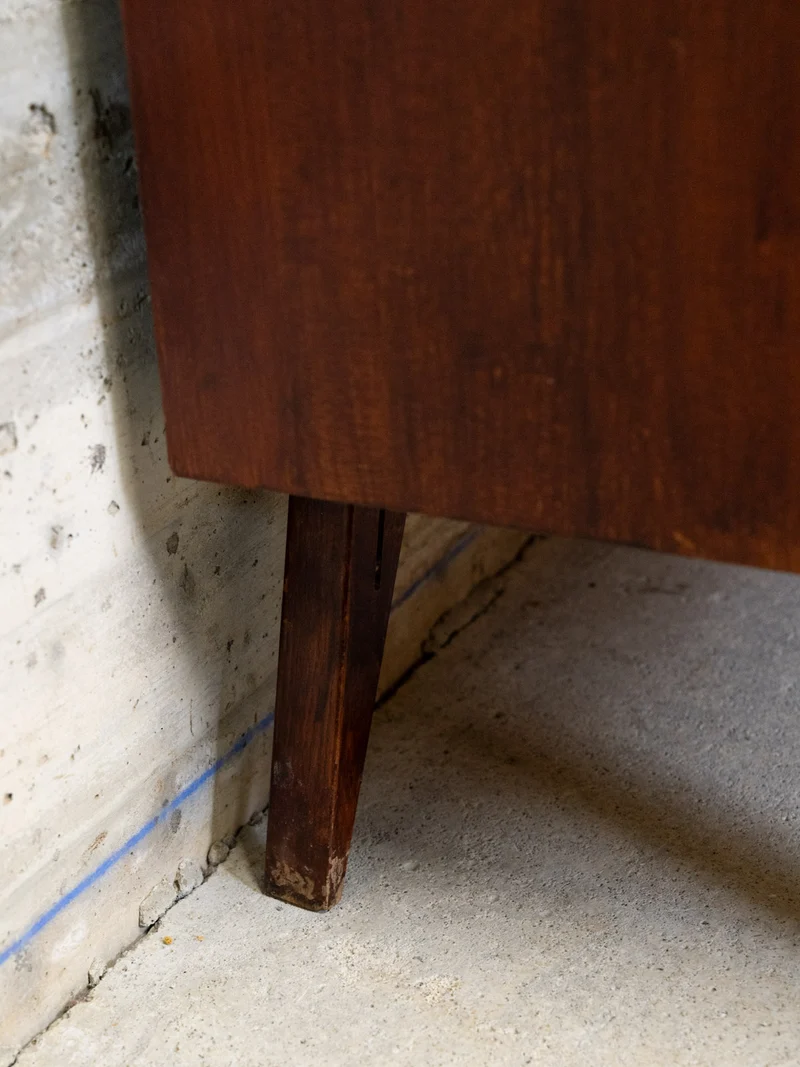 Olga, la commode en bois foncé N°663