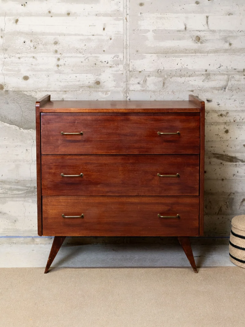 Olga, la commode en bois foncé N°663