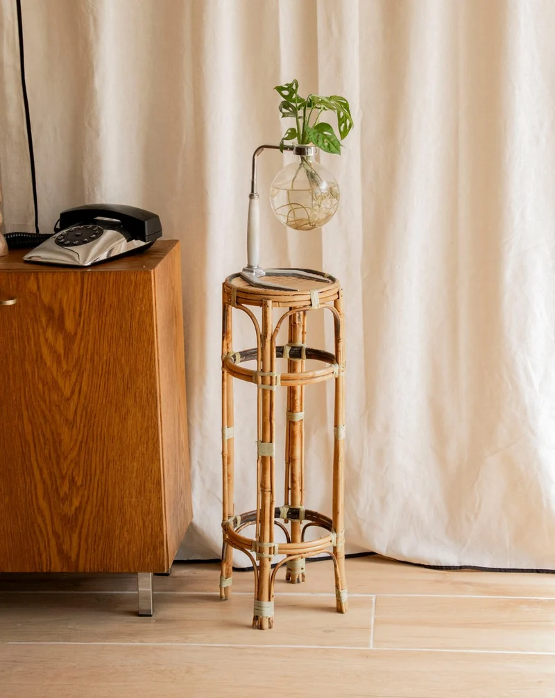 Ariel, le porte-plante en bois clair et rotin N°514