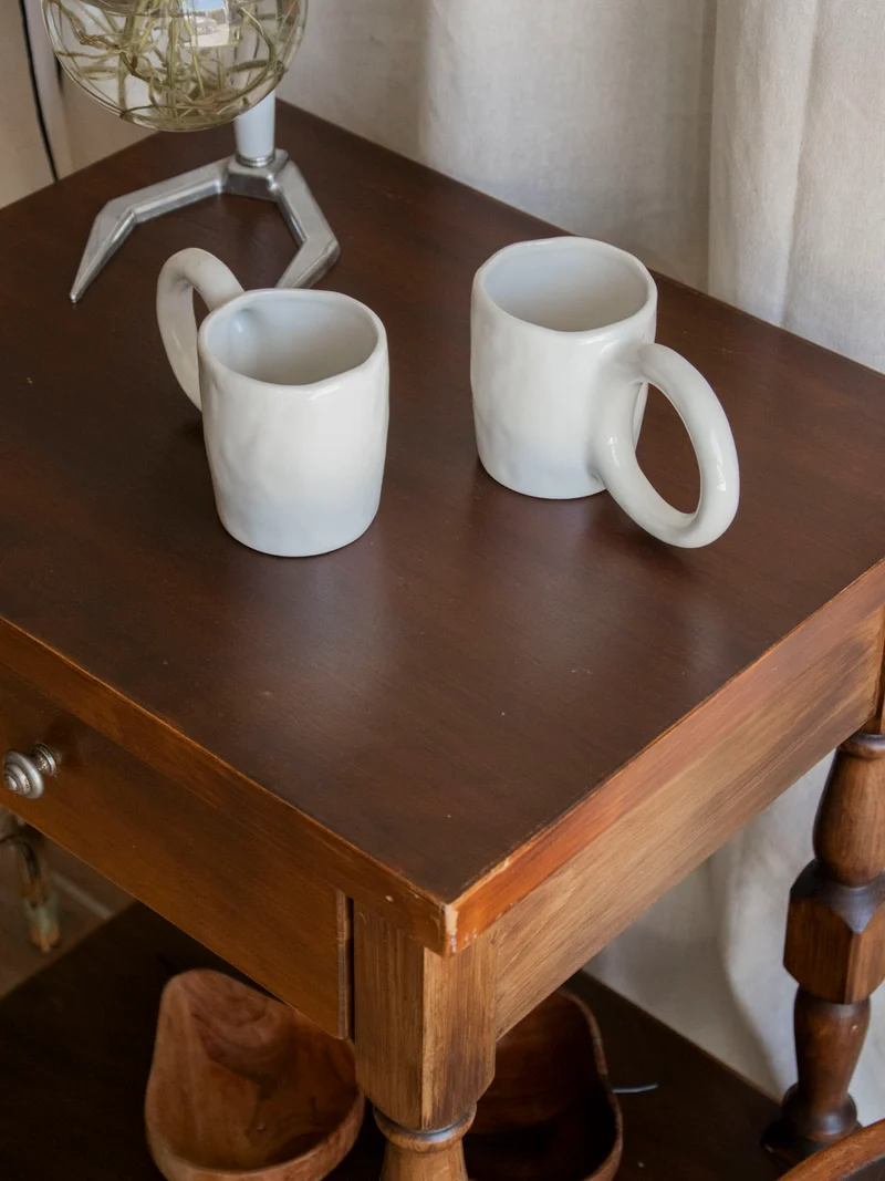 Francine, la table d'appoint au bois sculpté N°1001