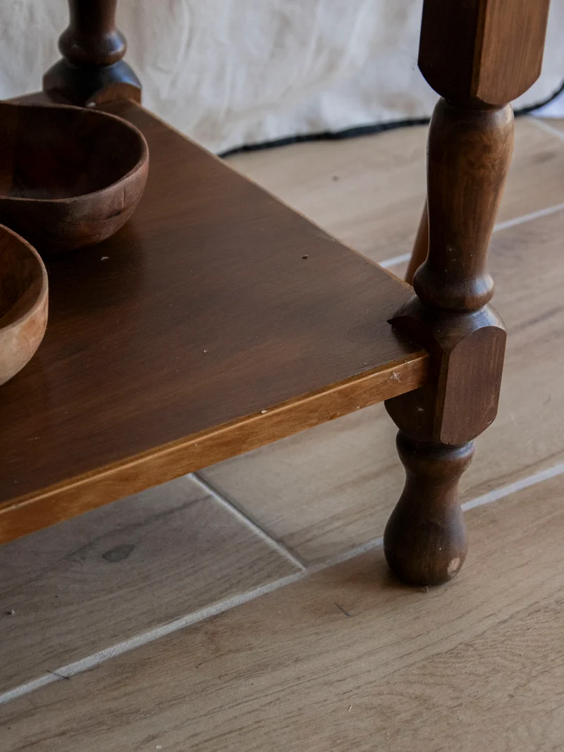 Francine, la table d'appoint au bois sculpté N°1001