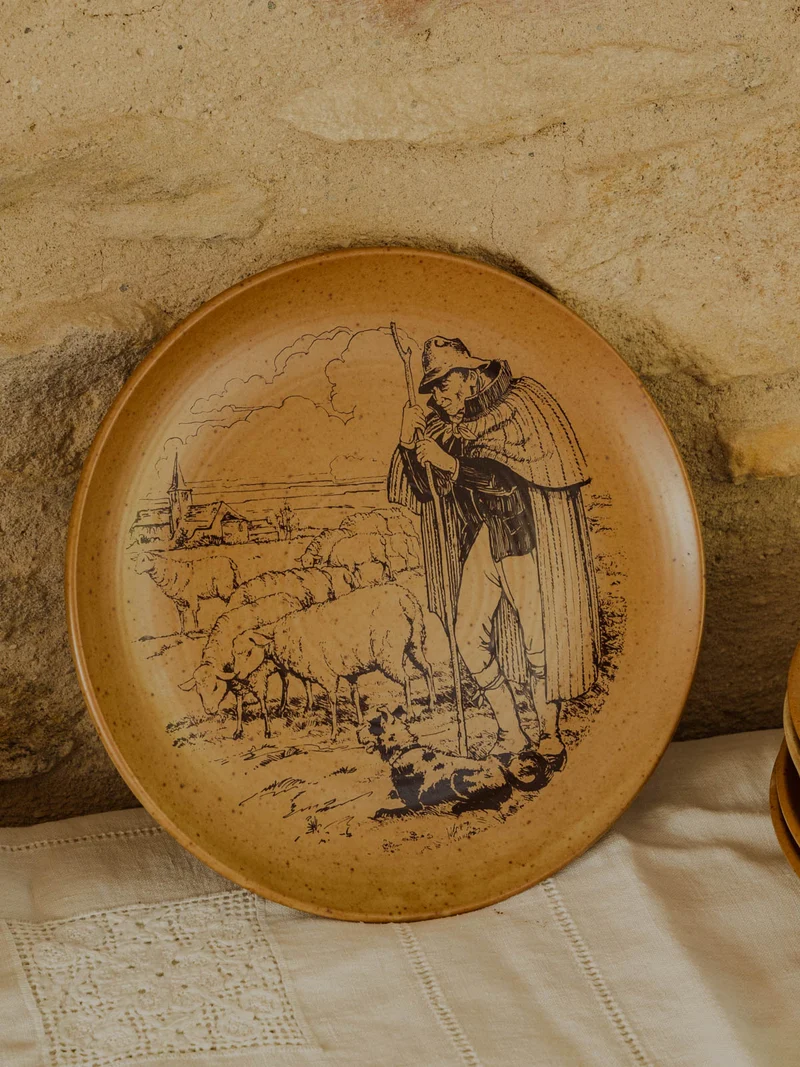 Antoinette, le lot de 6 assiettes et le plateau de fromage en grès N°296