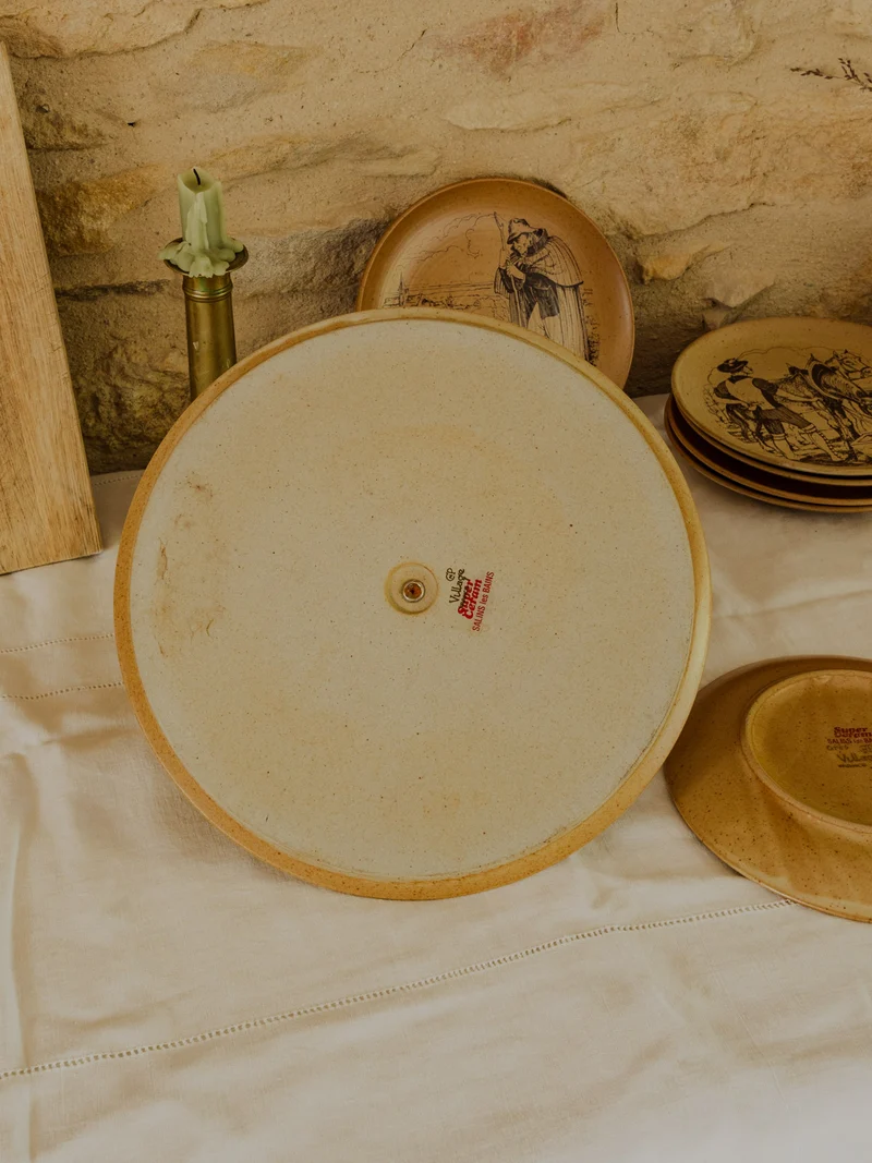 Antoinette, le lot de 6 assiettes et le plateau de fromage en grès N°296