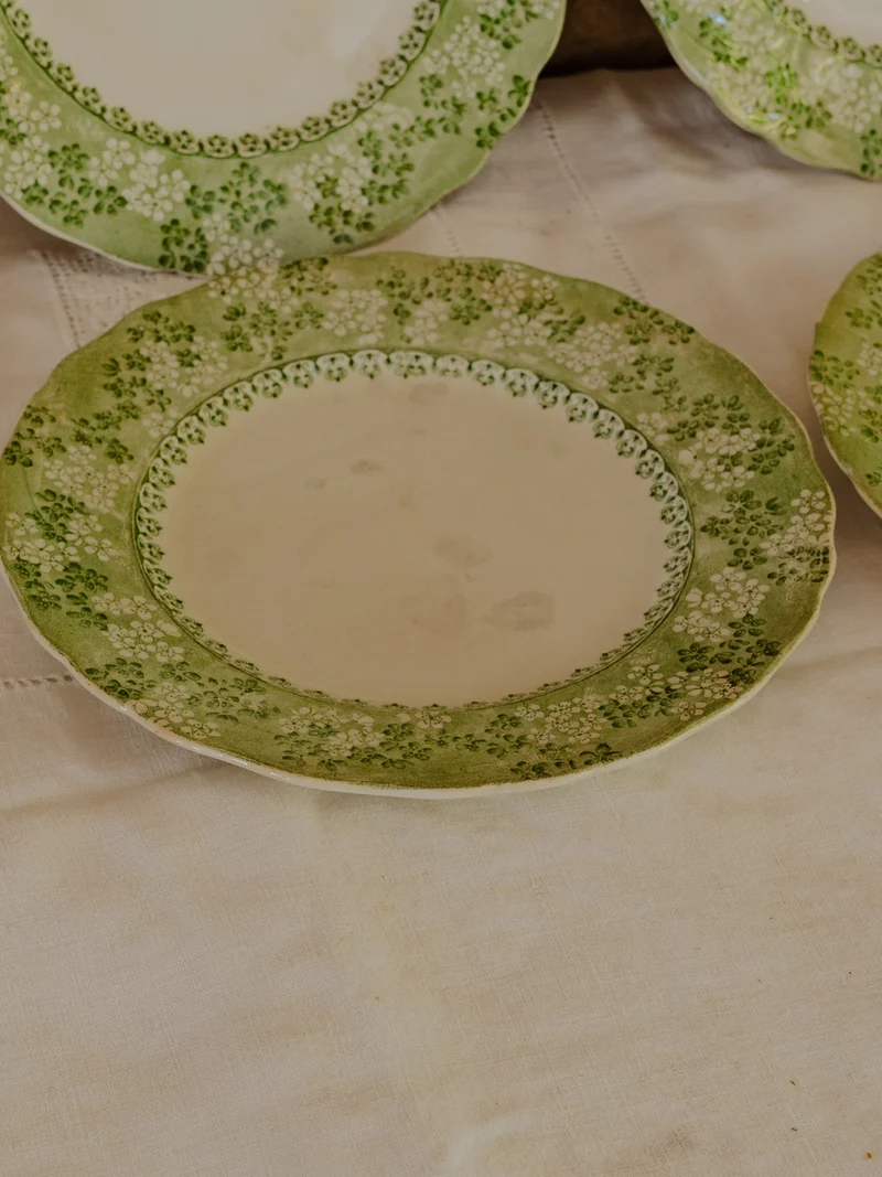 Antoinette, le lot de 4 assiettes à dessert en faïence N°299