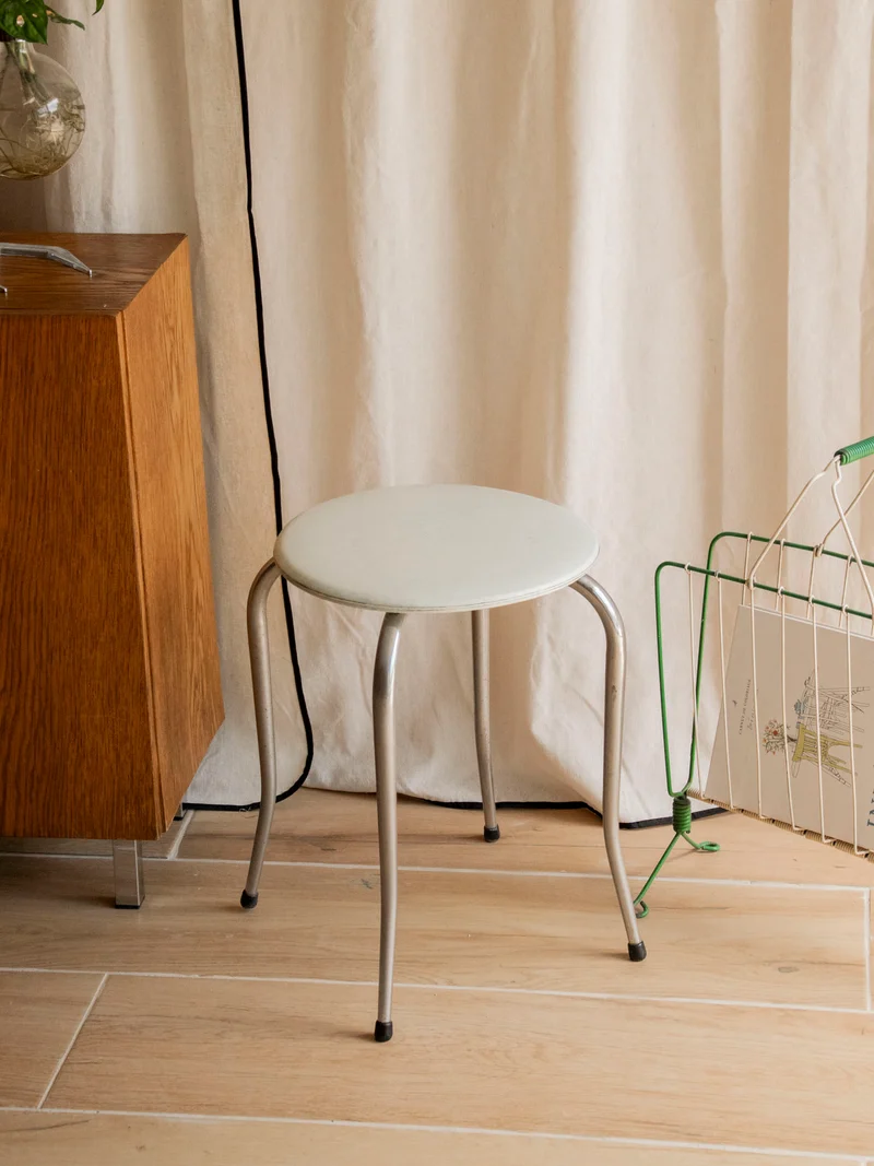 Axel, le tabouret mid-century au coloris pastel N°677