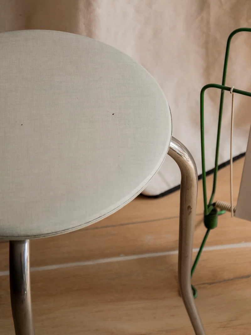 Axel, le tabouret mid-century au coloris pastel N°677