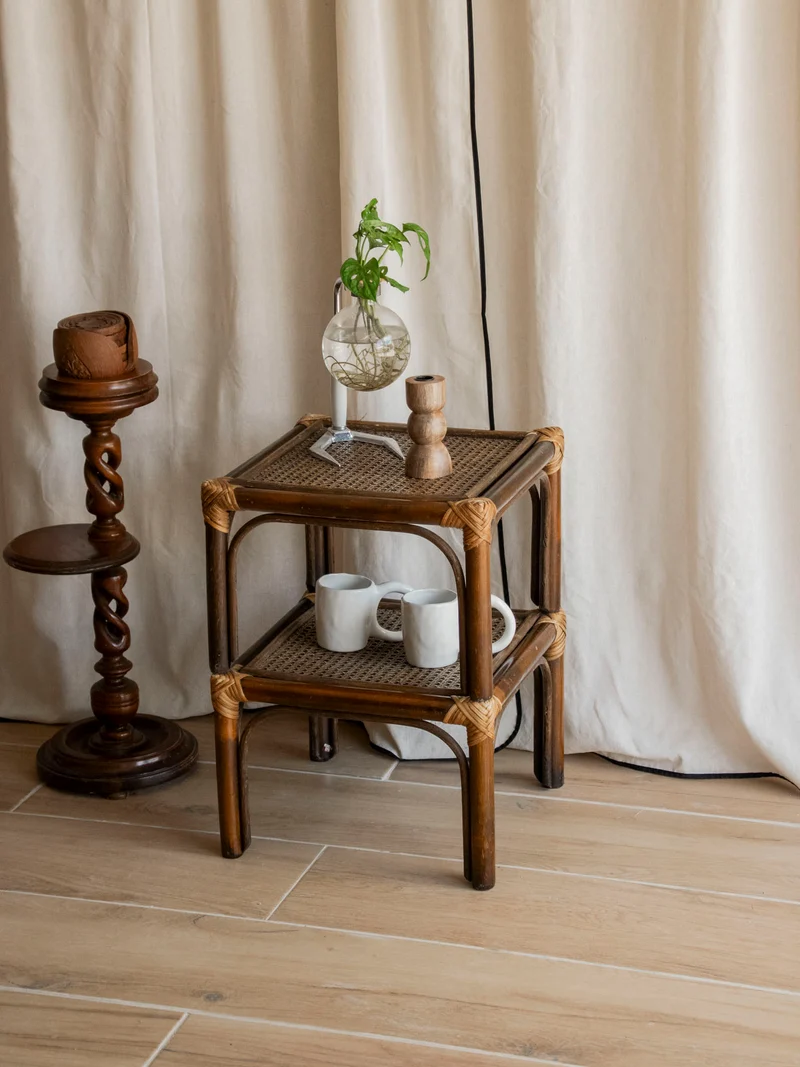 Léonie, la paire de tables basses en rotin foncé N°990