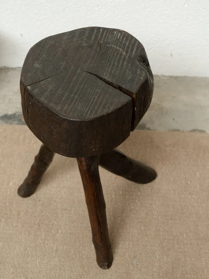 Regis, le tabouret brutaliste N°1382