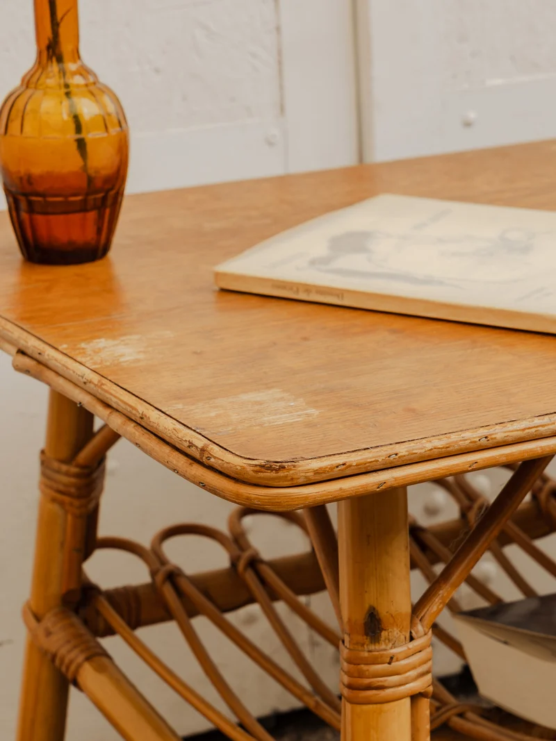 Francine, la table d'appoint en rotin N°978